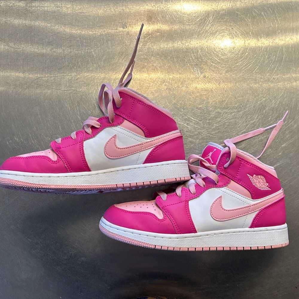 Nike Air Jordan high Top Bubblegum Pink